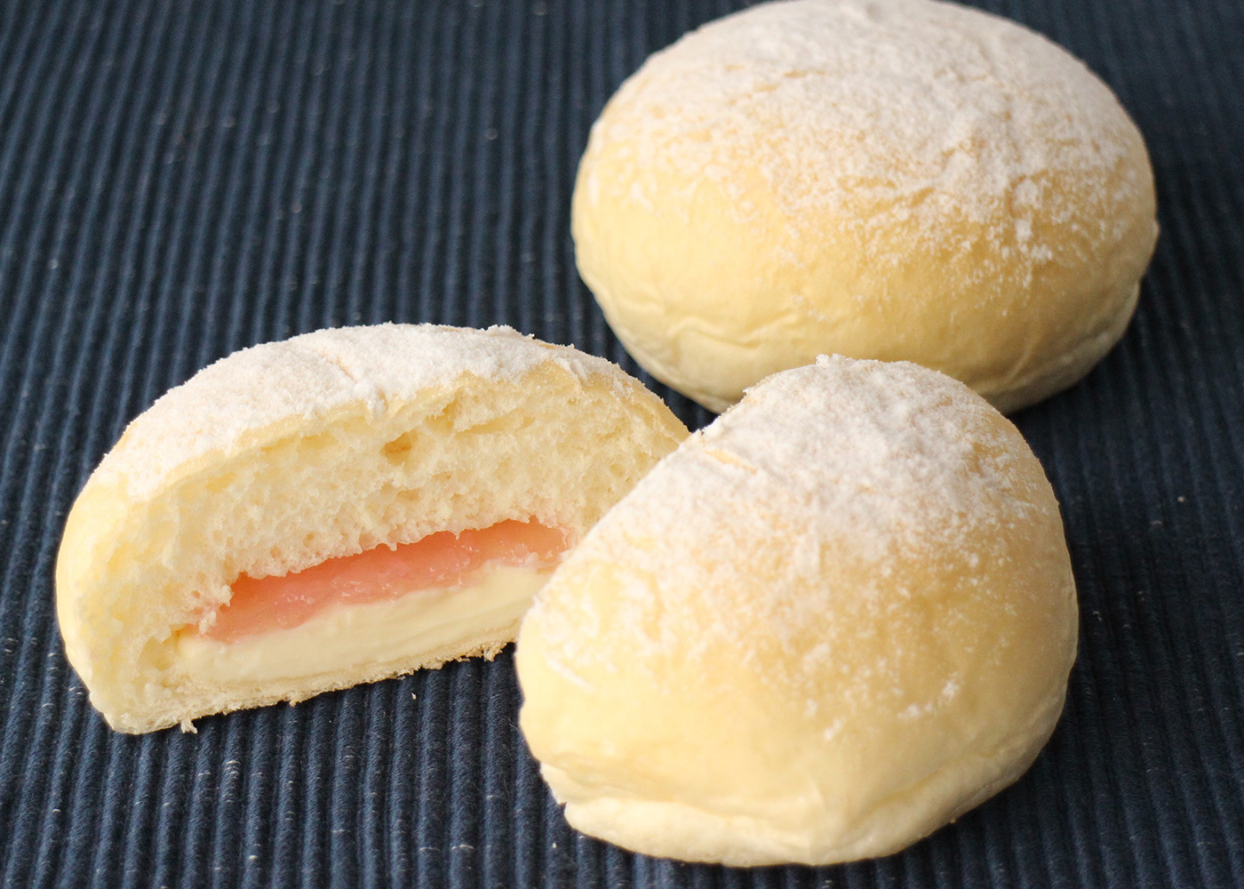 しっとりさくら風味バニラパンのレシピ画像